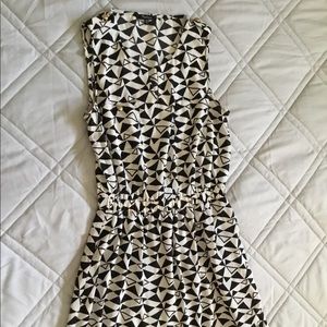 Cute, lined mini dress in a cool print.